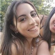 Mi chiamo Azzurra, ho 21 anni e sono al mio secondo ann di università a Firenze. Sono diplomata al liceo linguistico